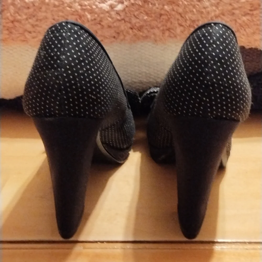 Ann Marino Polka Dot Heels Blk/Wht. Size 7 - Picture 4 of 5